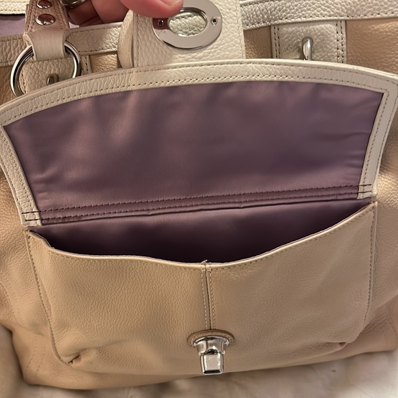 Beautiful and authentic Coach purse - Picture 4 of 9